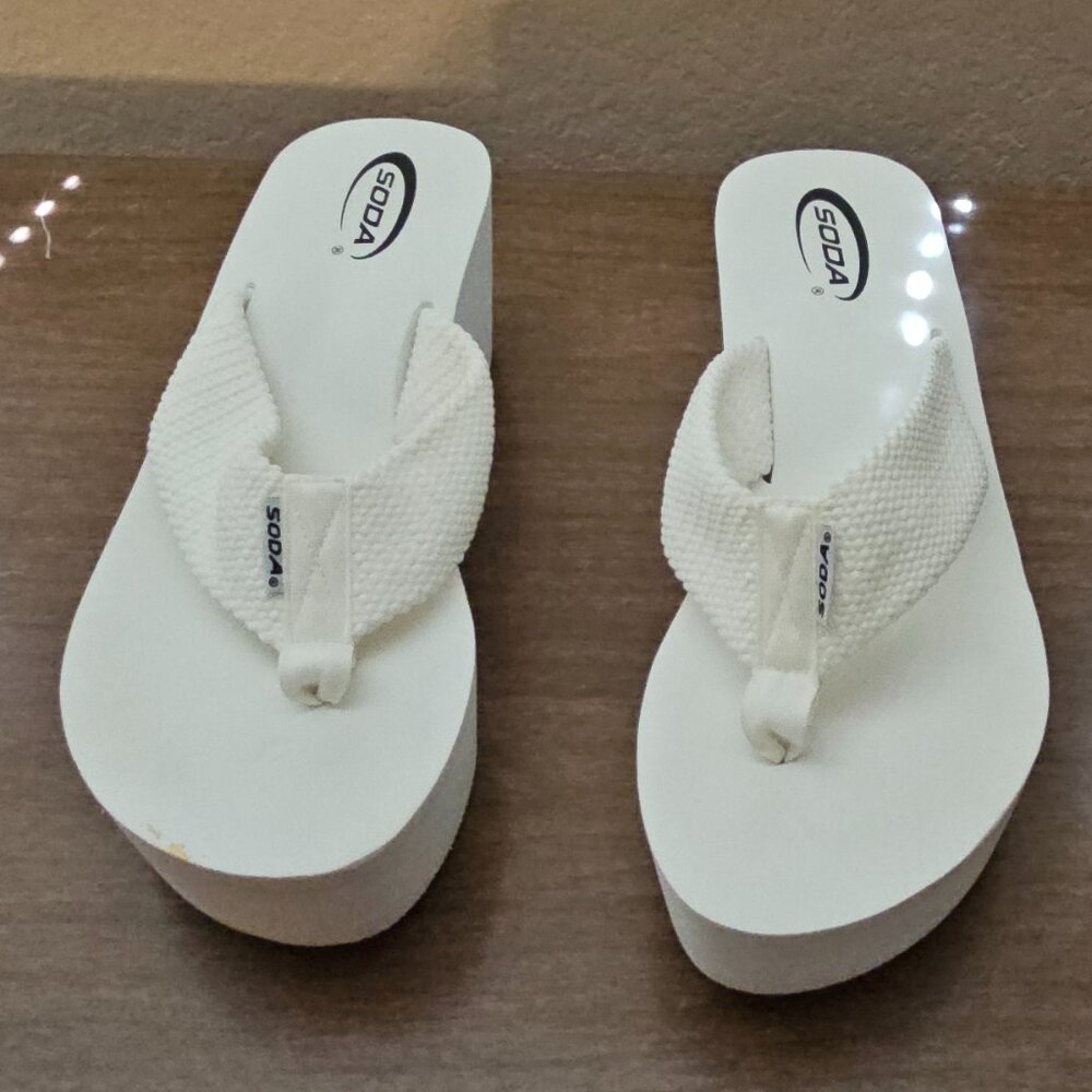 Soda Platform Flip Flop Sandals Oxley size 11